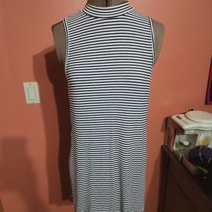 Forever 21 Womens Black And White Striped Sleeveless tank top high slit Size S